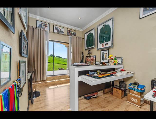 5 BEDROOM FREEHOLD FOR SALE IN BLUE VALLEY GOLF ESTATE